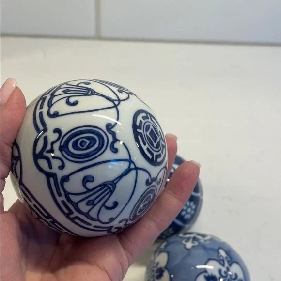 EUC- Set of 3 Blue and White Decorative Ceramic Spheres - Picture 2 of 4